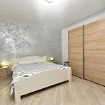 Apartman 1945 *