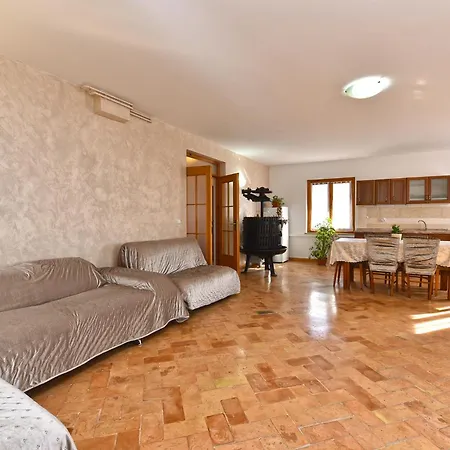 Apartman 1945